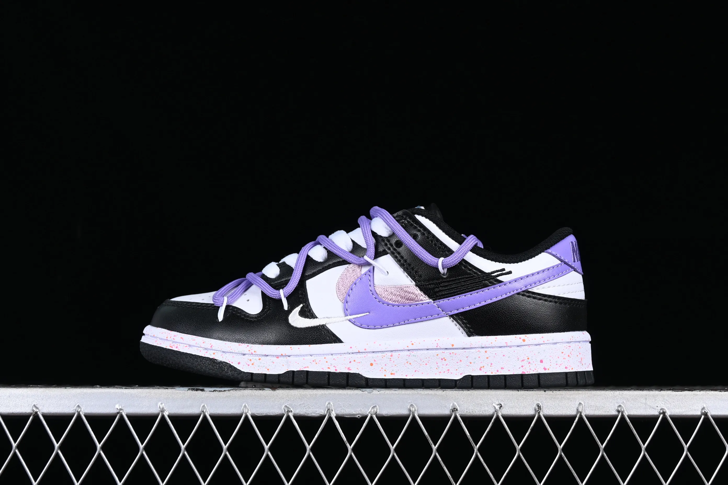 All Categories Nk SB Dunk Series Nk SB Dunk Low Low-top sneakers Nk Dunk Low "Multi Color" Vibrant three hooks Customized version of deconstructed strap casual sneakers FD4623-131